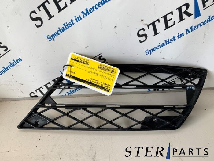 Plaque de protection feu antibrouillard droit d'un Mercedes, Enlèvement ou Envoi, 3 mois de garantie, Utilisé, Mercedes-Benz