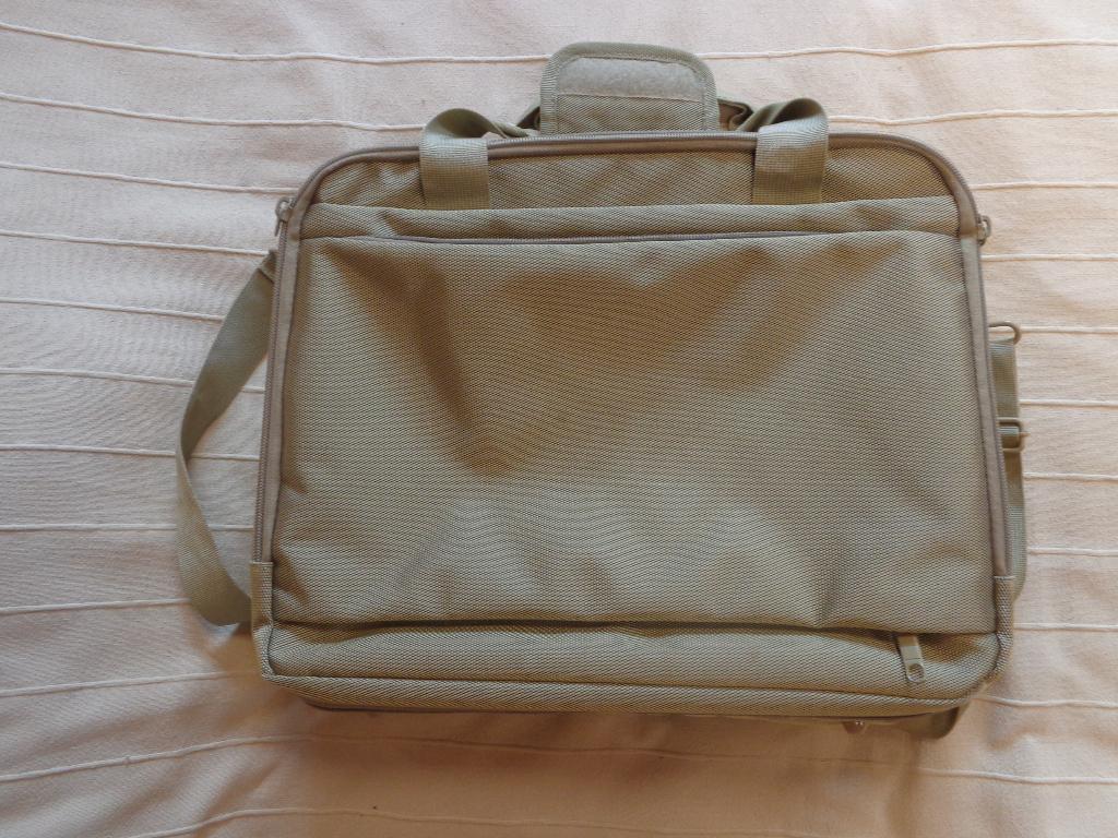 Pack Easy 13 inch tas om als nieuwe schouder mee te nemen, Computers en Software, Laptoptassen, Beige, Nieuw, Ophalen of Verzenden