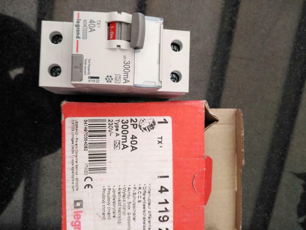 interrupteur différentiel Legrand 2p 40a 300ma, Bricolage & Construction
