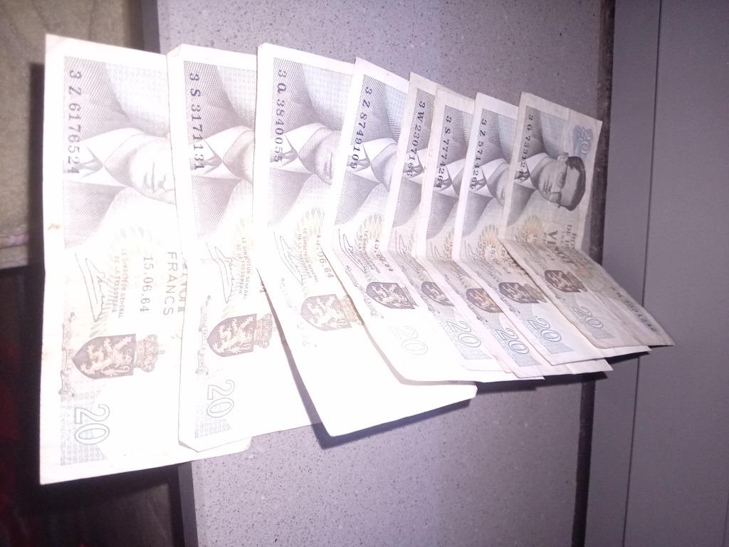 Oude briefjes geld  : Belgie en  en dollars, Ophalen