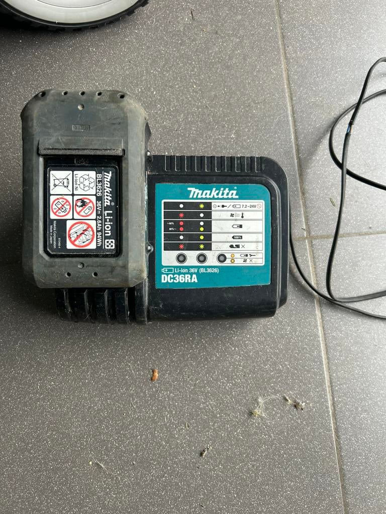 Makita lader + batterij 36V, Doe-het-zelf en Bouw, Ophalen, Gebruikt