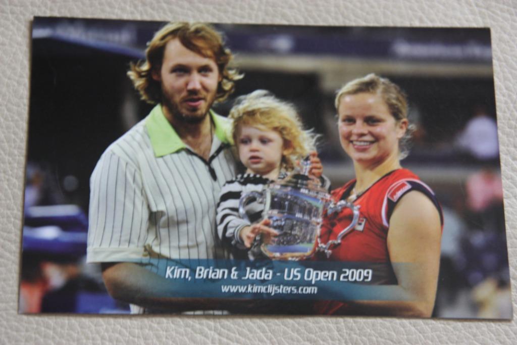 KIM CLIJSTERS - US open 2009 (met Bryan en Jada), Verzamelen, 1980 tot heden, Ophalen of Verzenden, Zo goed als nieuw, Prent