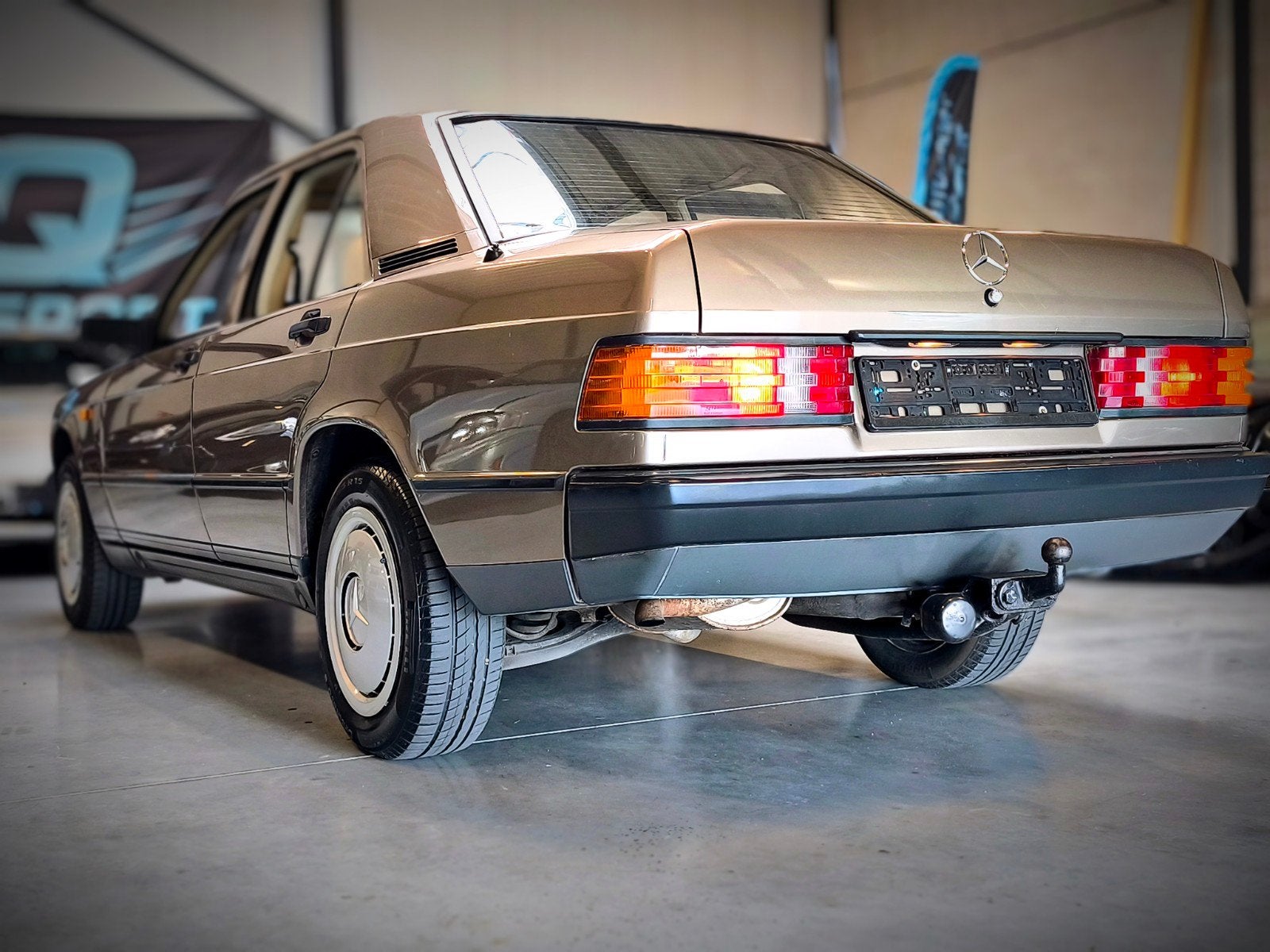 Mercedes-benz 190e 1987 eerste generatie top staat !, Auto's, Bruin, Leder, Bedrijf, Handgeschakeld