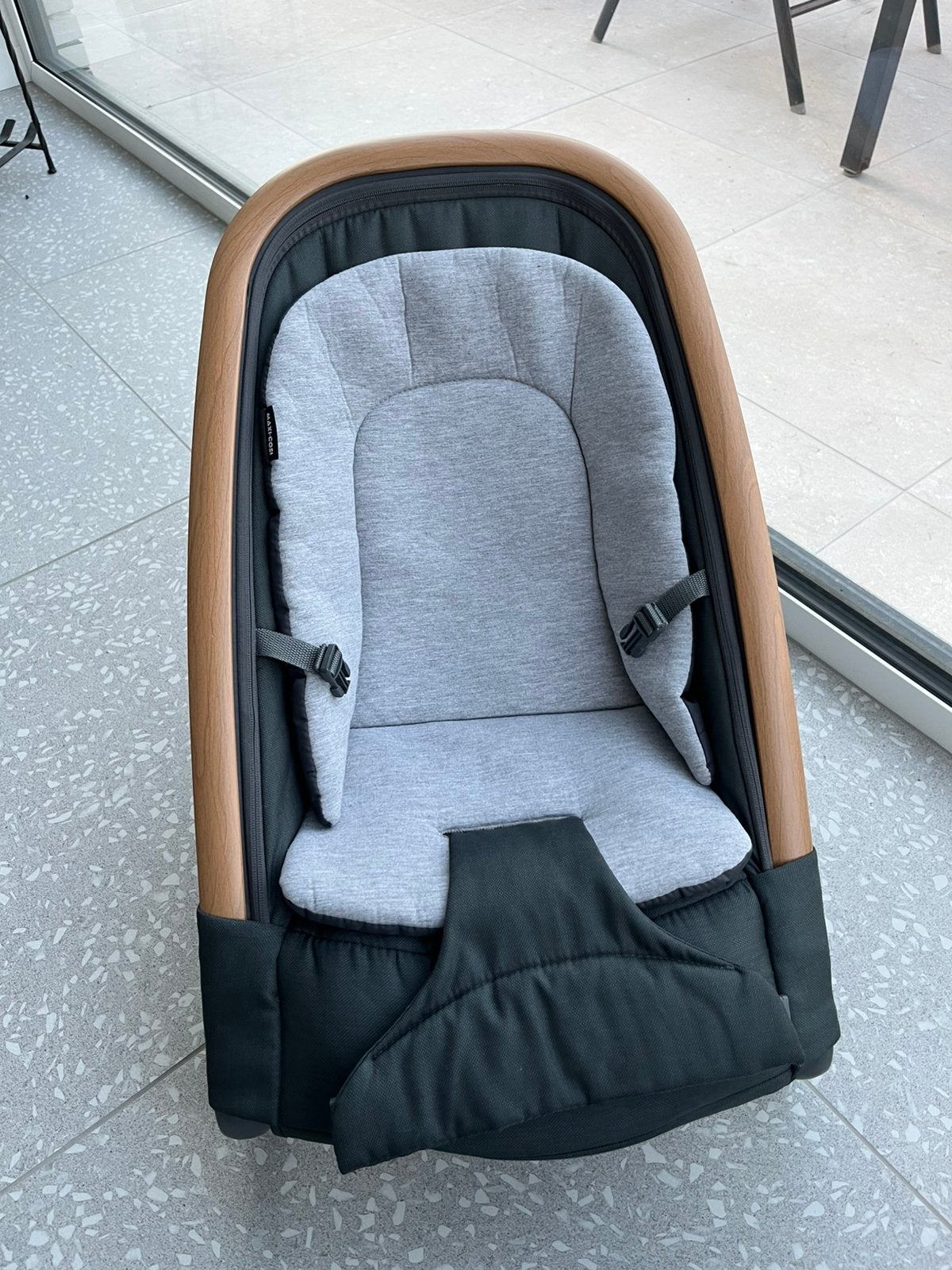Sitter van het merk Maxi Cosi, Enfants & Bébés, Autres marques, Comme neuf, Enlèvement, Avec ceinture(s)