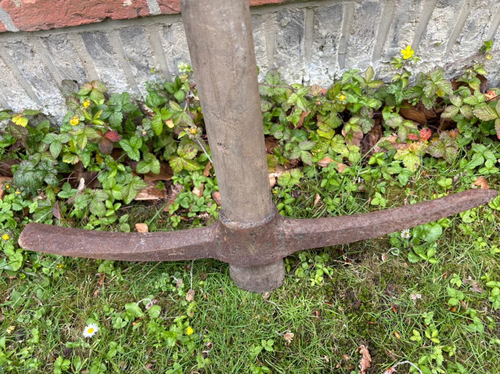 Zwaar stevig pikhouweel, steel 90cm en metalen blad 53cm, Tuin en Terras, Aarde en Mest, Ophalen