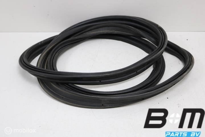 Achterkleprubber VW Jetta 5C 5C6827705A, Auto-onderdelen, Interieur en Bekleding, Gebruikt
