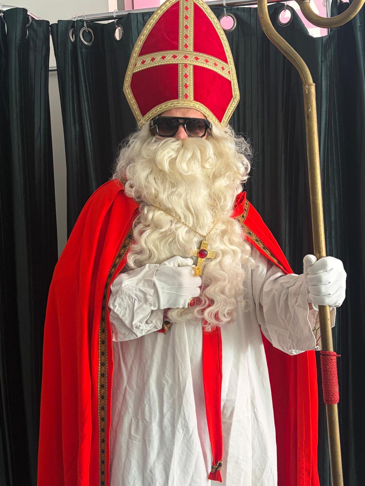 Sinterklaaskledij, Diversen, Ophalen