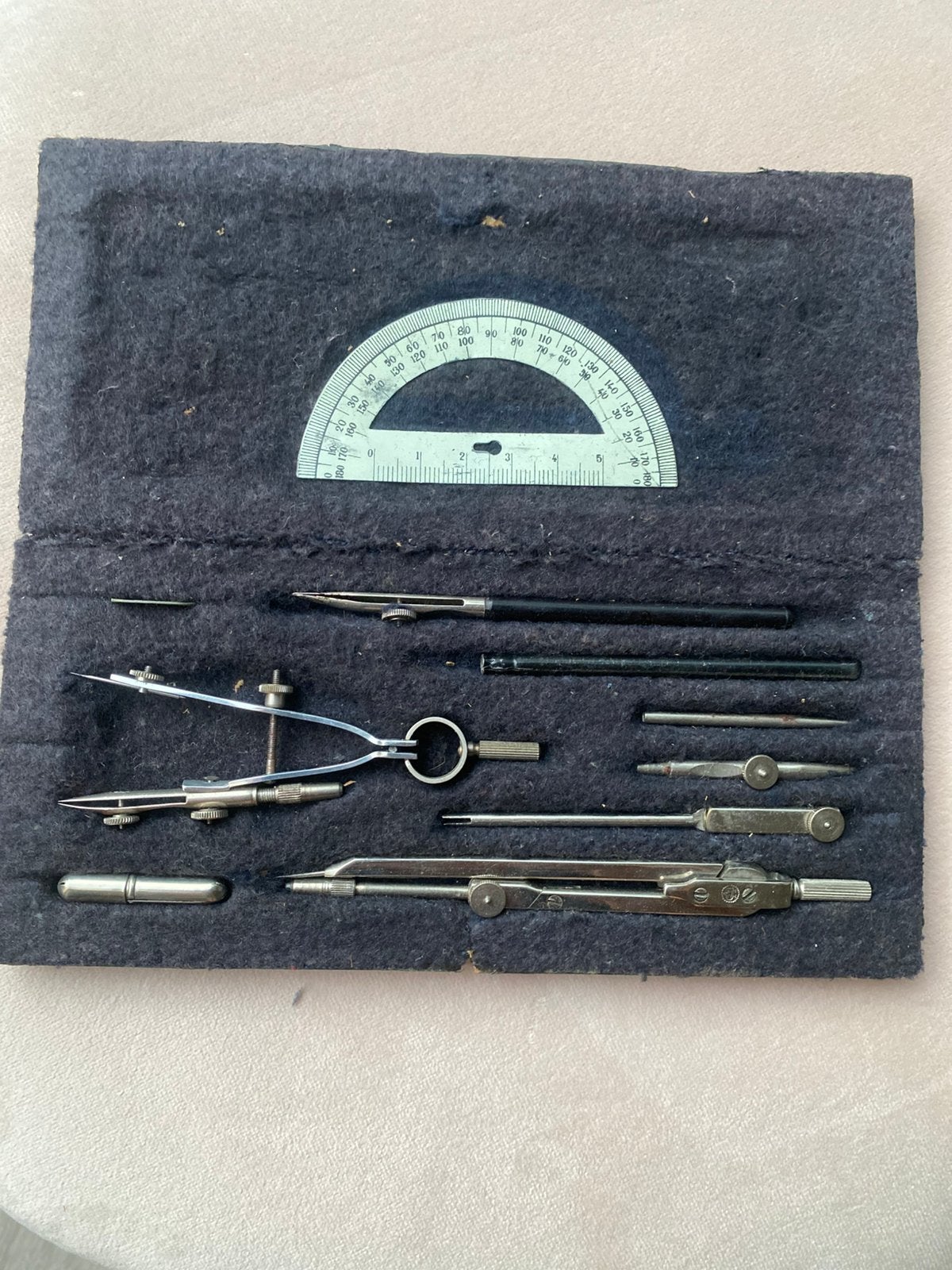 Compas avec différents instruments, Antiquités & Art, Enlèvement