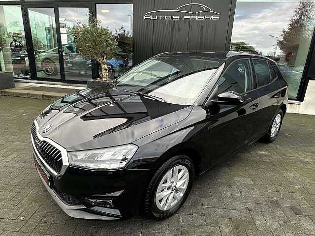 SKODA Fabia 1.0i  DSG  130years Camera GPS Verw zetels NIEUW, Auto's, Automaat, USB, Zwart, Zwart