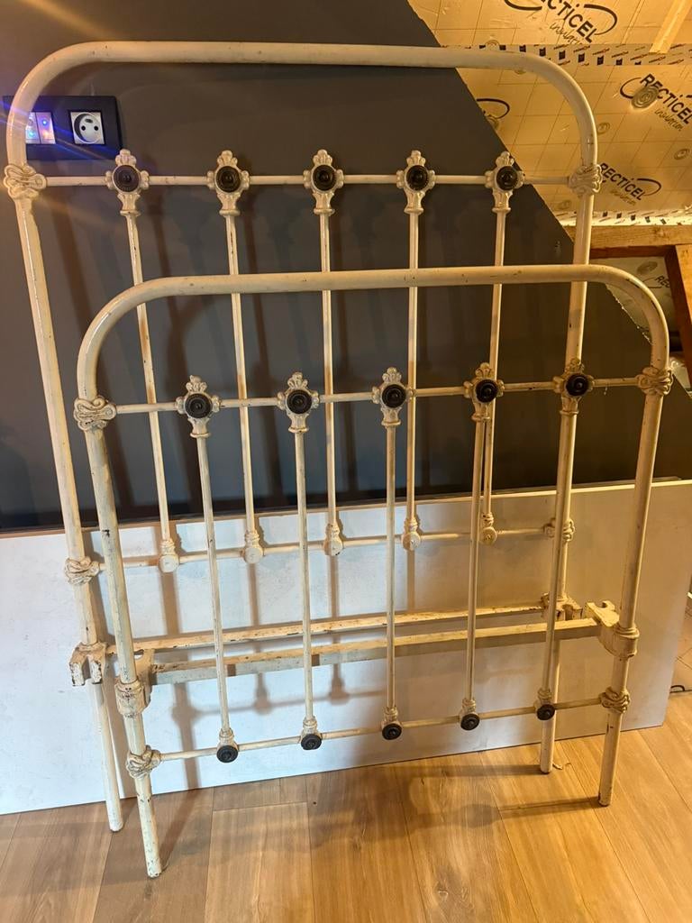 Antiek eenpersoonsbed mooie patina, Ophalen