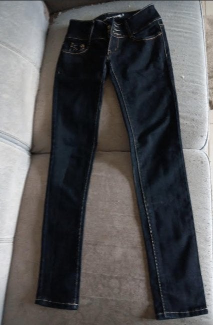 Jean noir 3 boutons M, Vêtements | Femmes, Jeans, Porté, W33 - W36 (confection 42/44), Noir, Enlèvement ou Envoi
