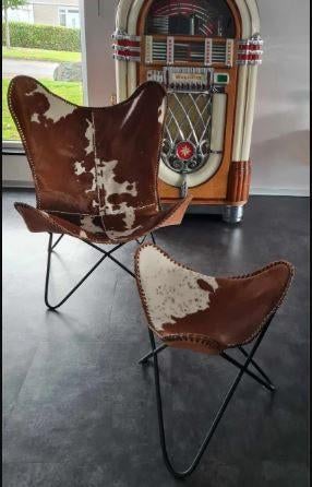 Set koeienhuid vlinder stoel met bijpassend krukje, Huis en Inrichting, Stoelen, Nieuw, Twee, Overige materialen, Bruin, Ophalen