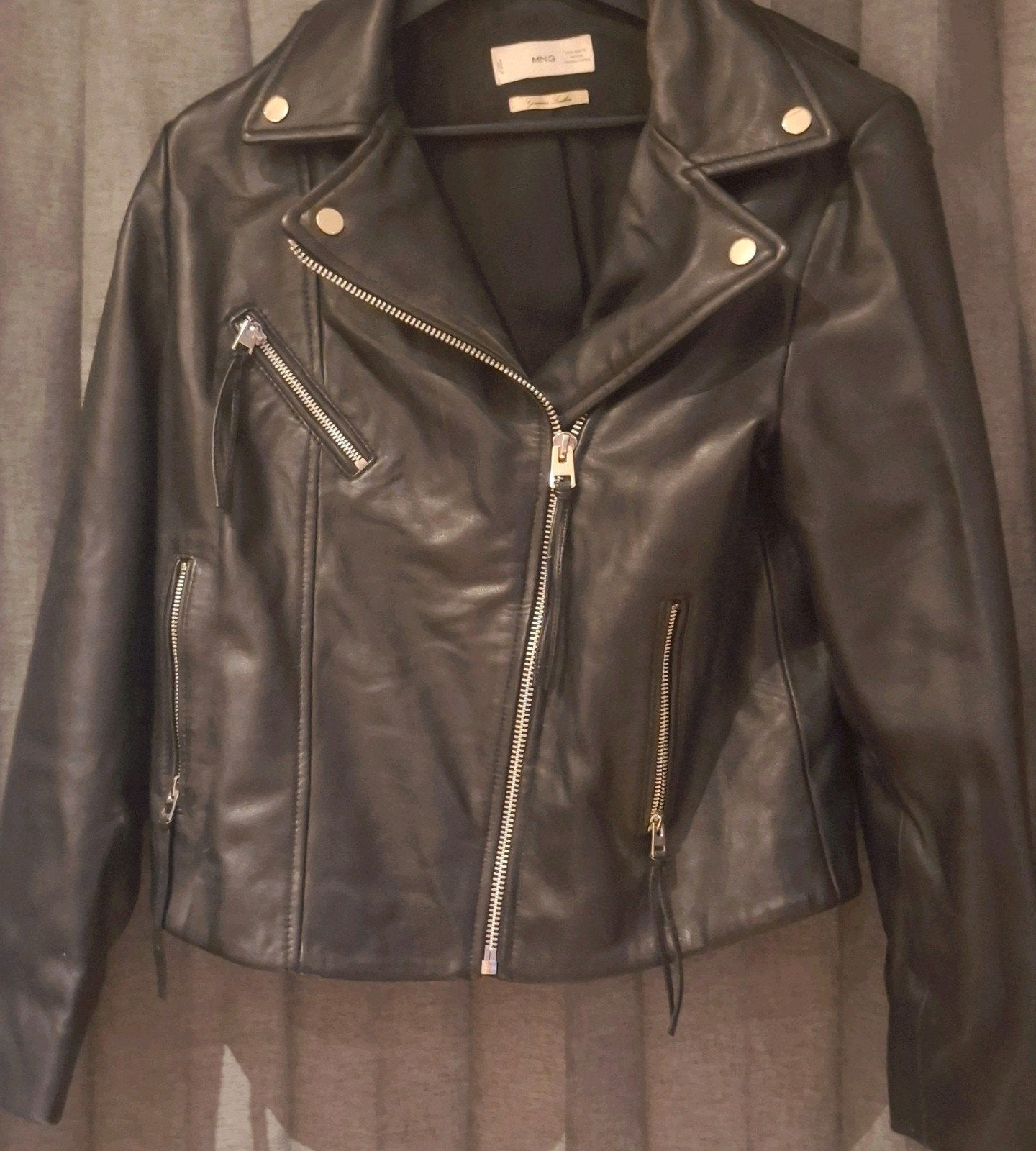 Veste en cuir véritable MNG (Mango) – Taille XL
Description, Taille 42/44 (L), Enlèvement ou Envoi, MNG, Comme neuf