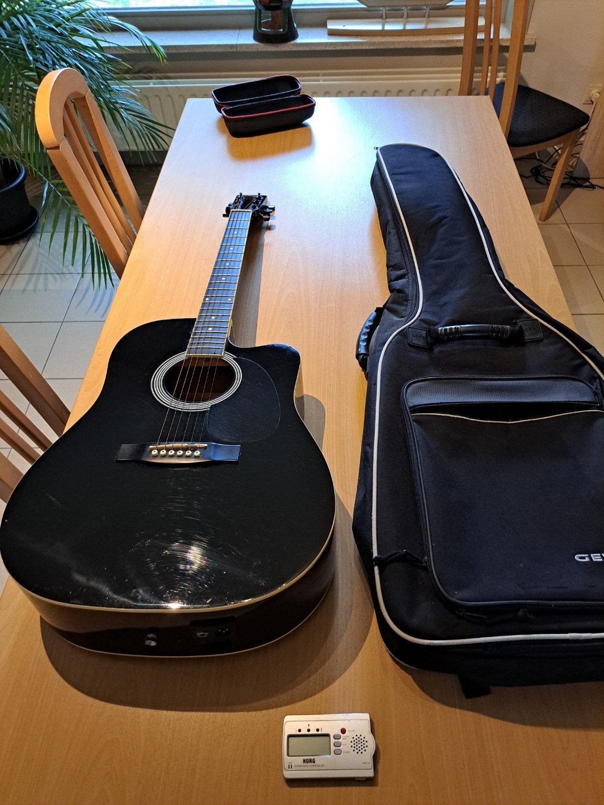 (semi》akoestise gitaat.met zak en steming toestel, Muziek en Instrumenten, Ophalen, Zo goed als nieuw, Overige typen, Met koffer