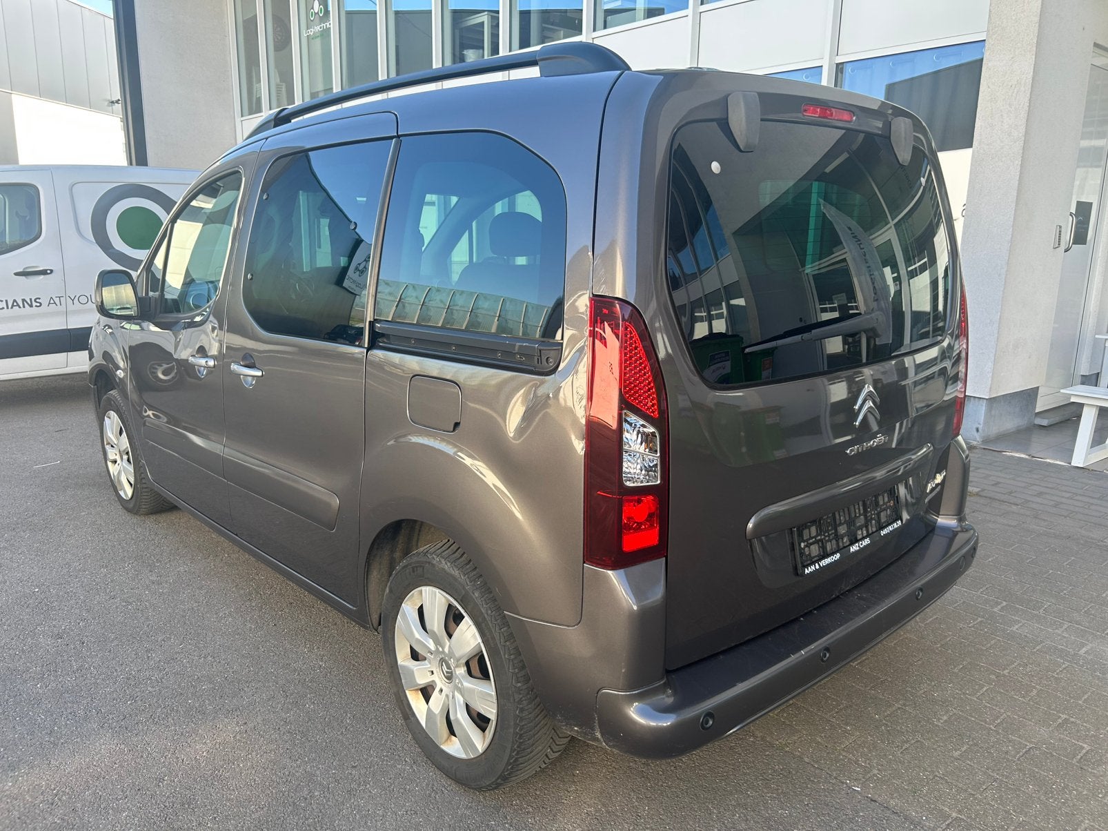 Citroen Berlingo 1.2i / Navi / Airco / Camera / goede staat, Autos, Argent ou Gris, Achat, Euro 6, Noir