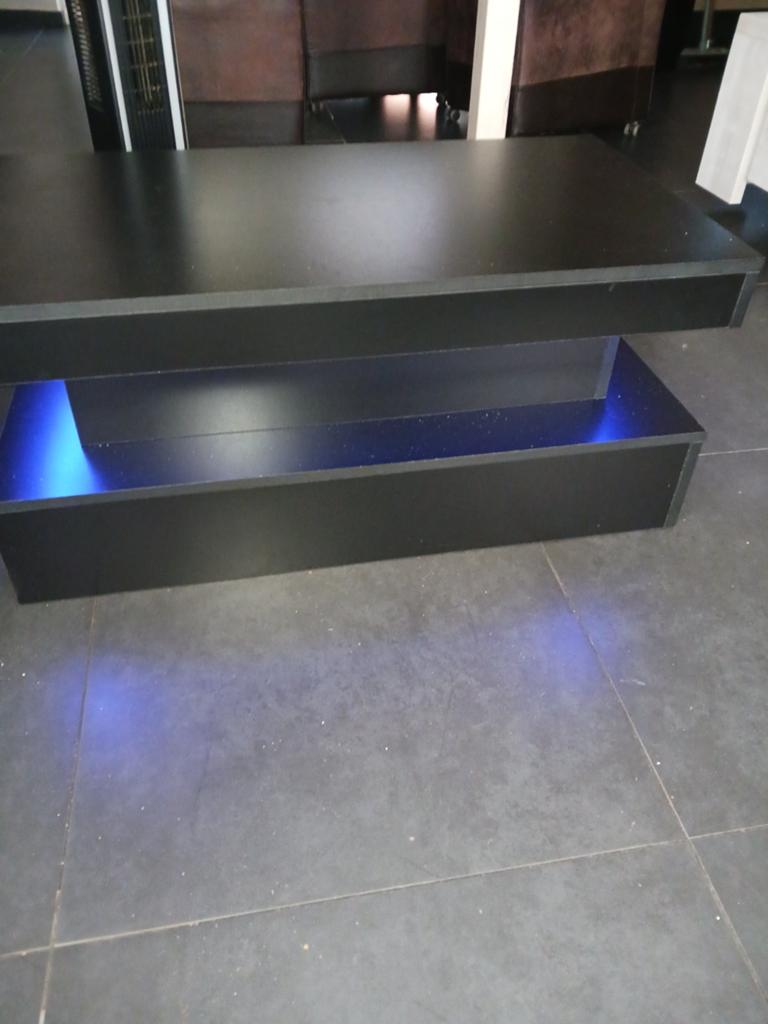 Salon tafel met licht, Ophalen