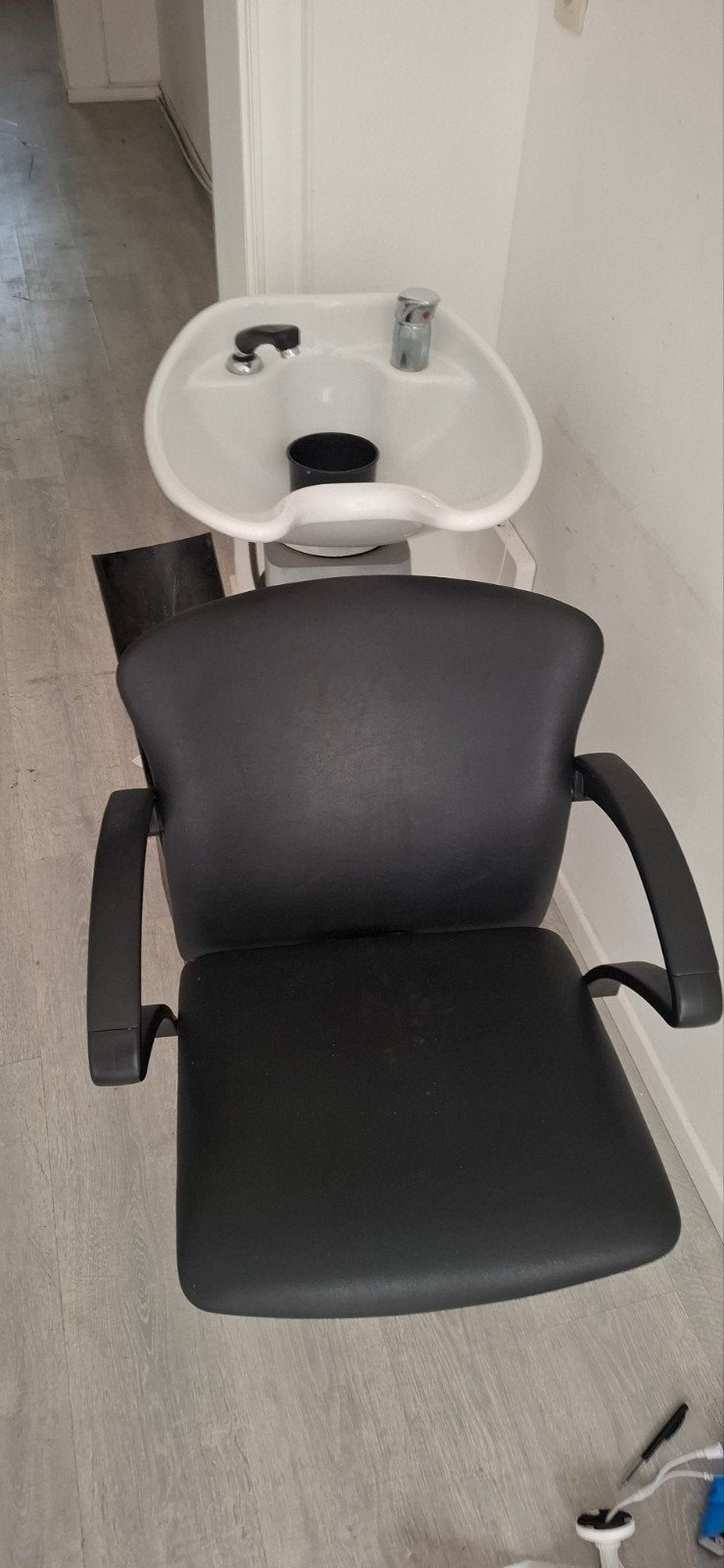 Lavabo lave tête, Ophalen, Wastafel