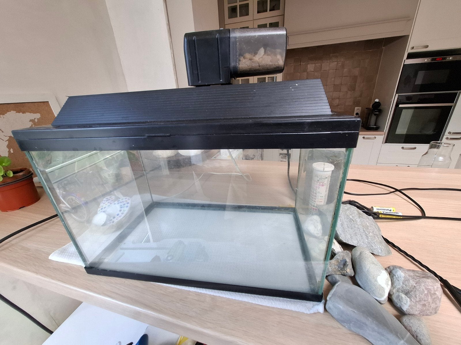 Aquarium ~30 liter met pomp en autofeeder, Ophalen, Pomp, Filter