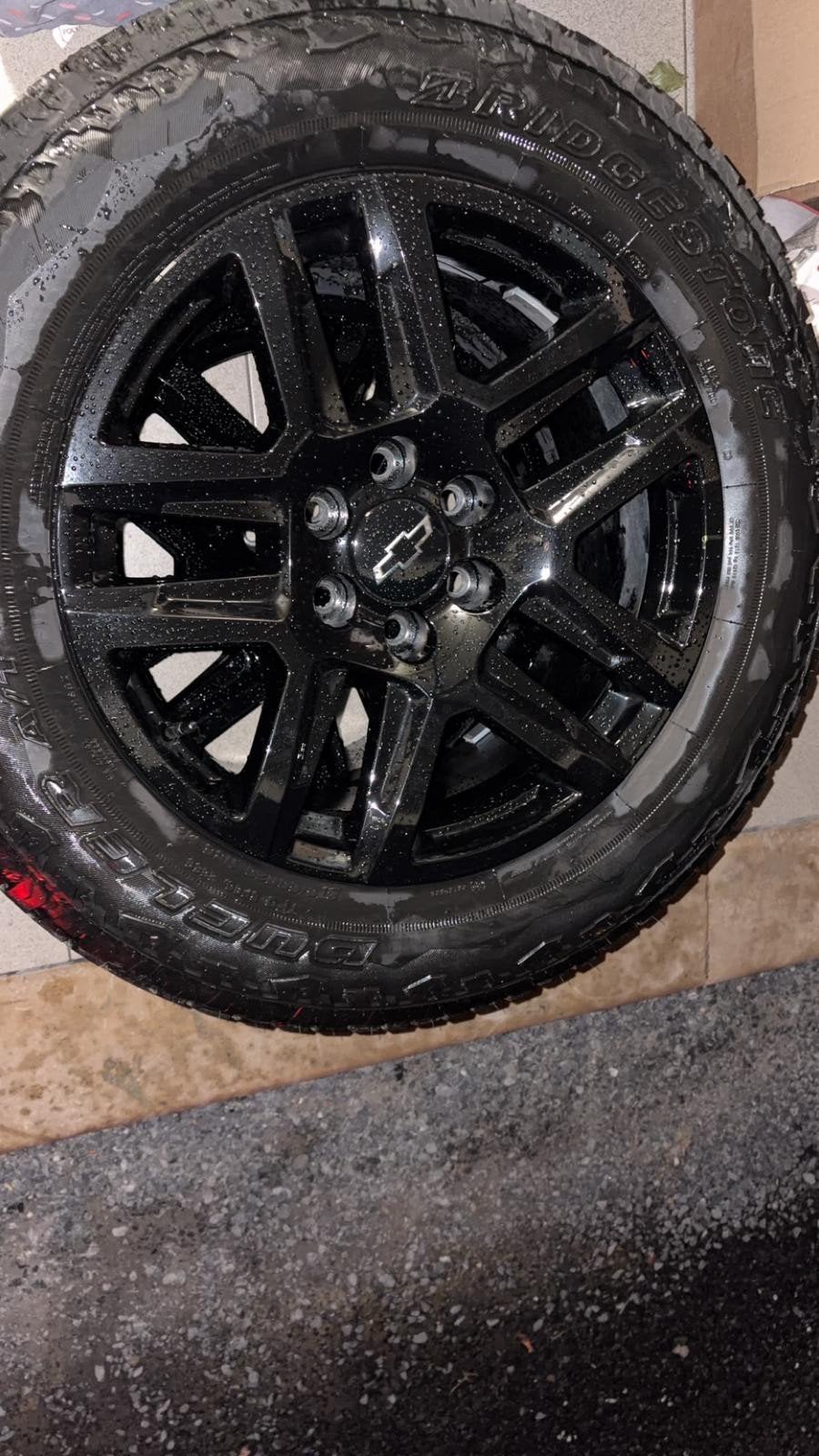 complete originele wielset NIEUWE Chevrolet Silverado, Autos : Pièces & Accessoires, Pneus & Jantes, Neuf, Pneus et Jantes, 4 Saisons