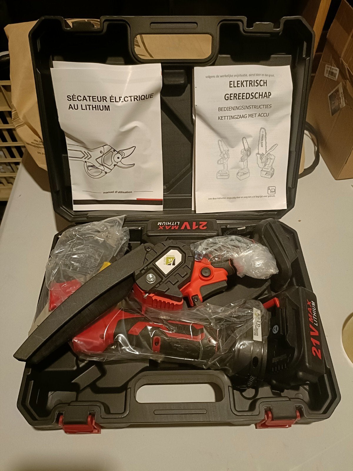 Mini tronçonneuse et sécateur sur batterie 21V - Neuf !, Enlèvement ou Envoi, Tronçonneuse