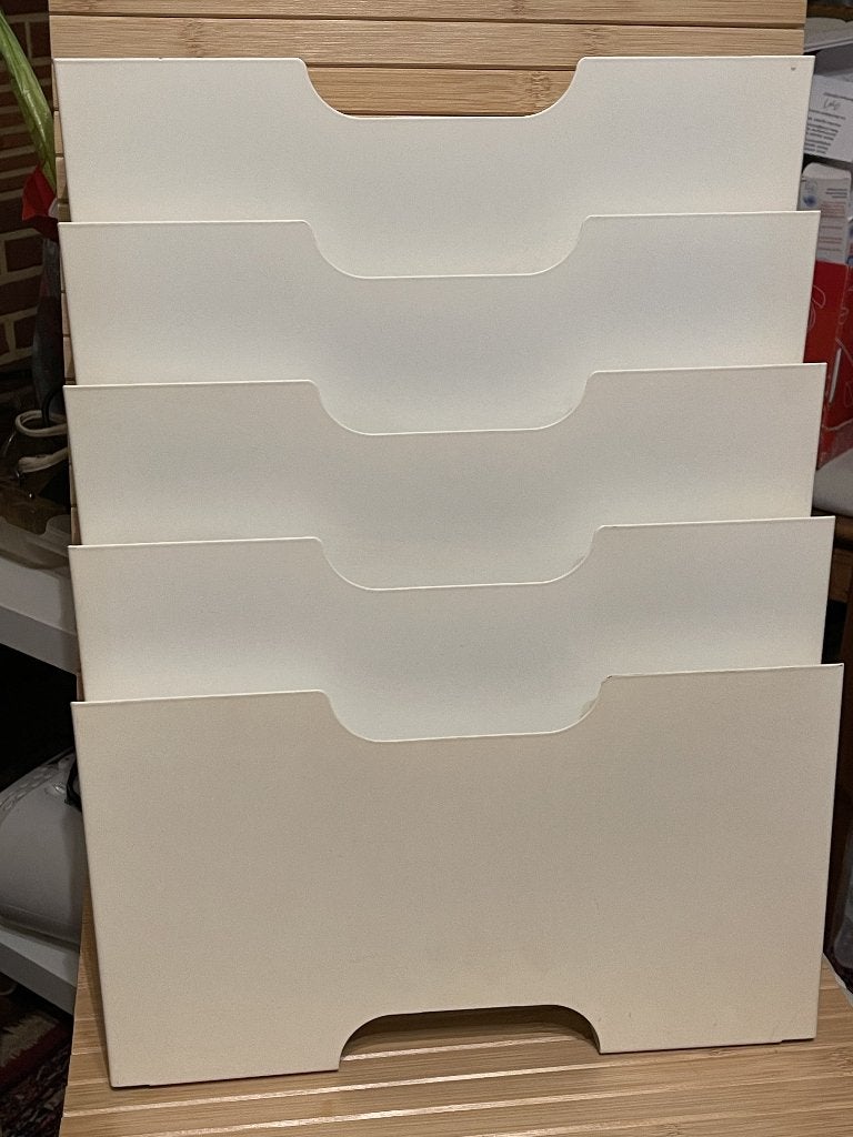 Kvissle Range-revue/journaux/ documents/ Ikea, Enlèvement, Comme neuf