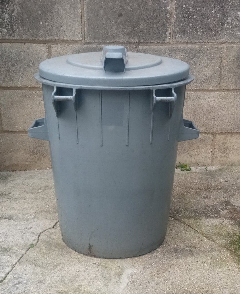 Poubelle avec couvercle pour déchets extérieurs, Enlèvement, Utilisé, Autres matériaux, 5 – 50