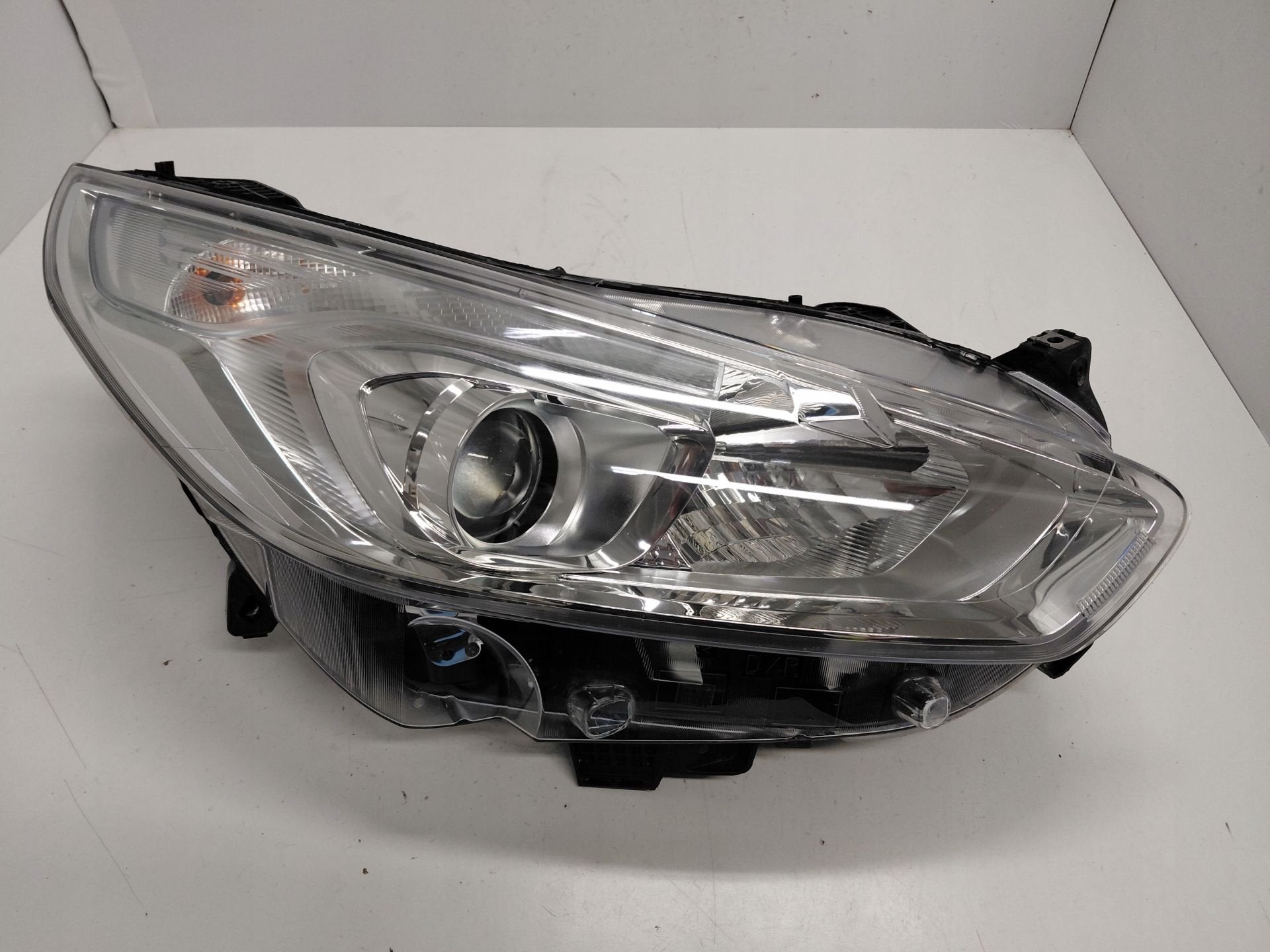Phare droit Ford Galaxy MK3 Em2B13W029AF, Autos : Pièces & Accessoires, Info@ford.com, Ford Motor Company, American Road 1
48126  Dearborn