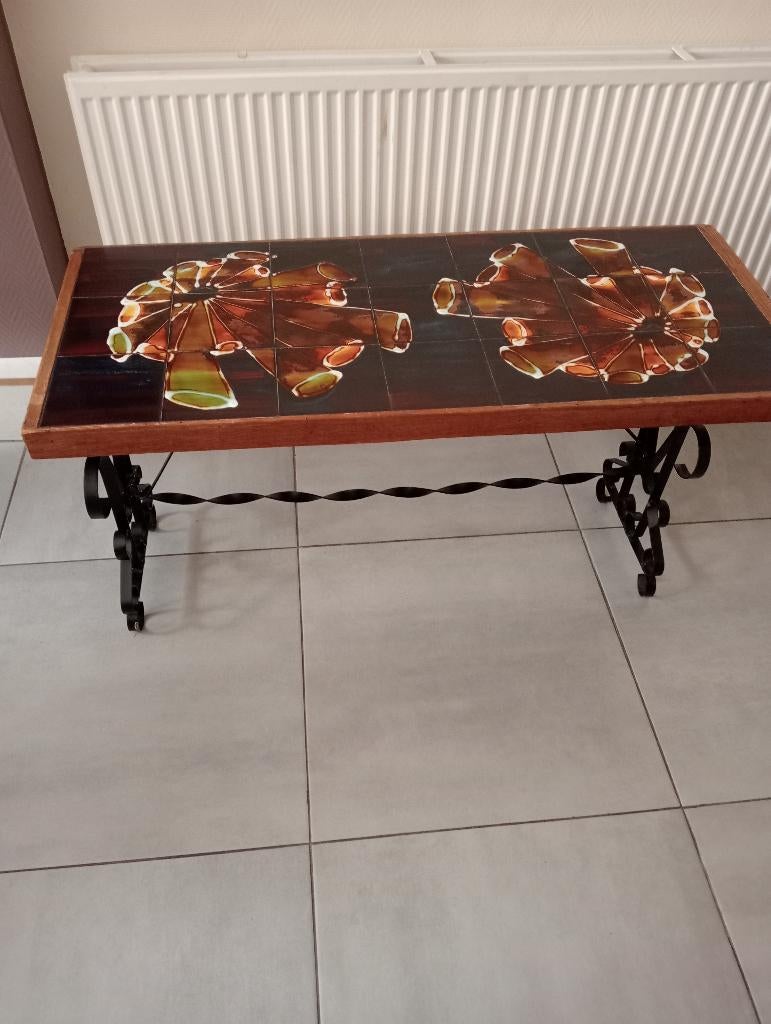 BELLE TABLE EN BOIS ET CERAMIQUE, Enlèvement