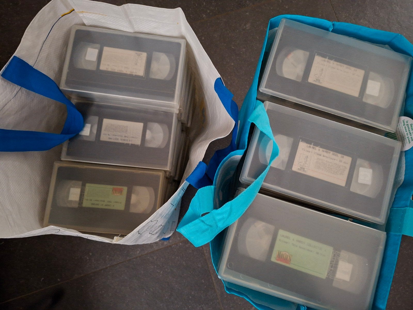 2 zakken vol vhs films laurel & hardy, CD & DVD, VHS | Film, Enlèvement, Utilisé, VHS