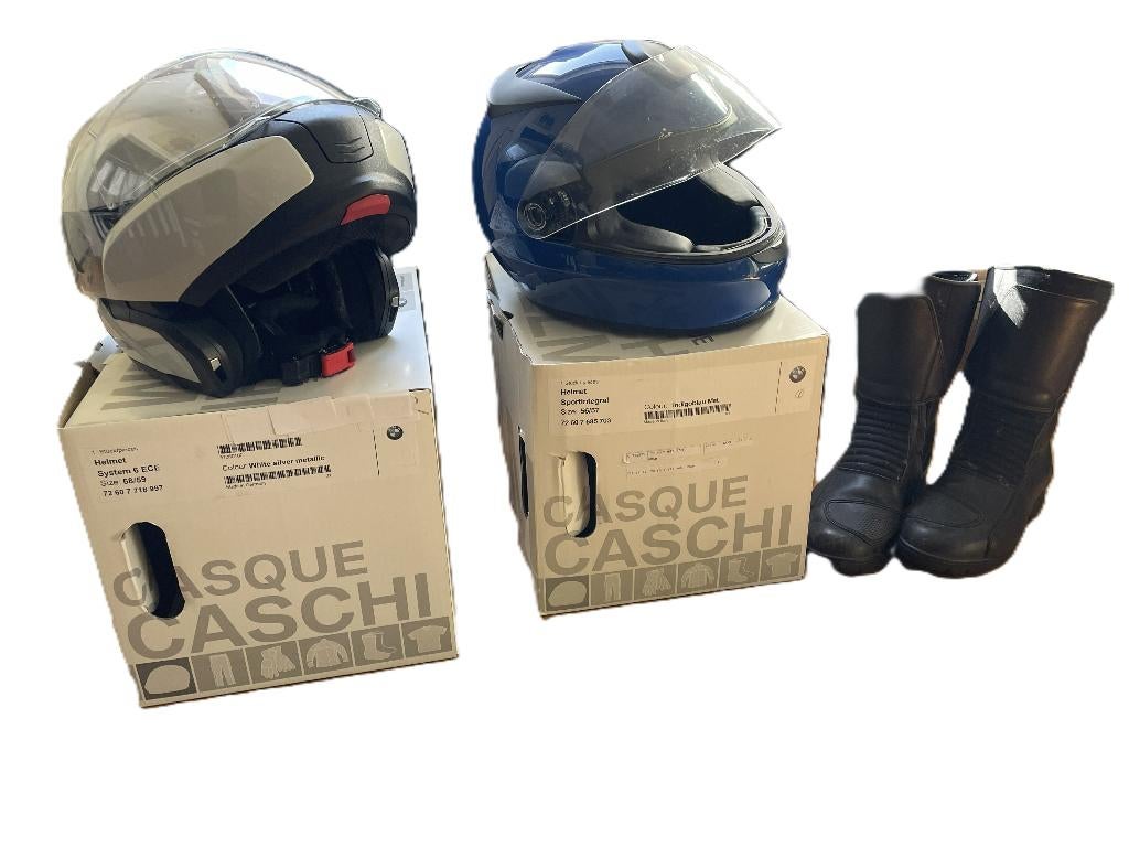 2 casques et 1 pair de bottes, Femmes, Seconde main, Autres types, Enlèvement