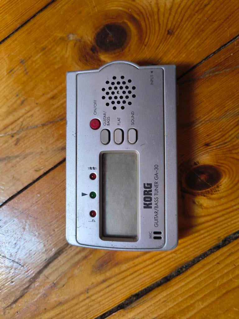 Accordeur Korg GA-30 guitare / basse, Musique & Instruments, Enlèvement