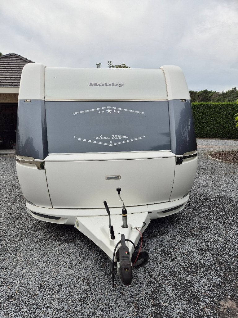 Hobby 560Kmfe Deluxe, Caravans en Kamperen, Rondzit, Hobby, Dwars-stapelbed, Particulier