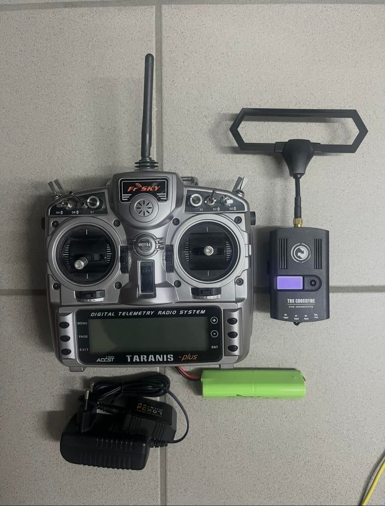 FrSky Taranis Plus, Hobby & Loisirs créatifs, Enlèvement, Comme neuf