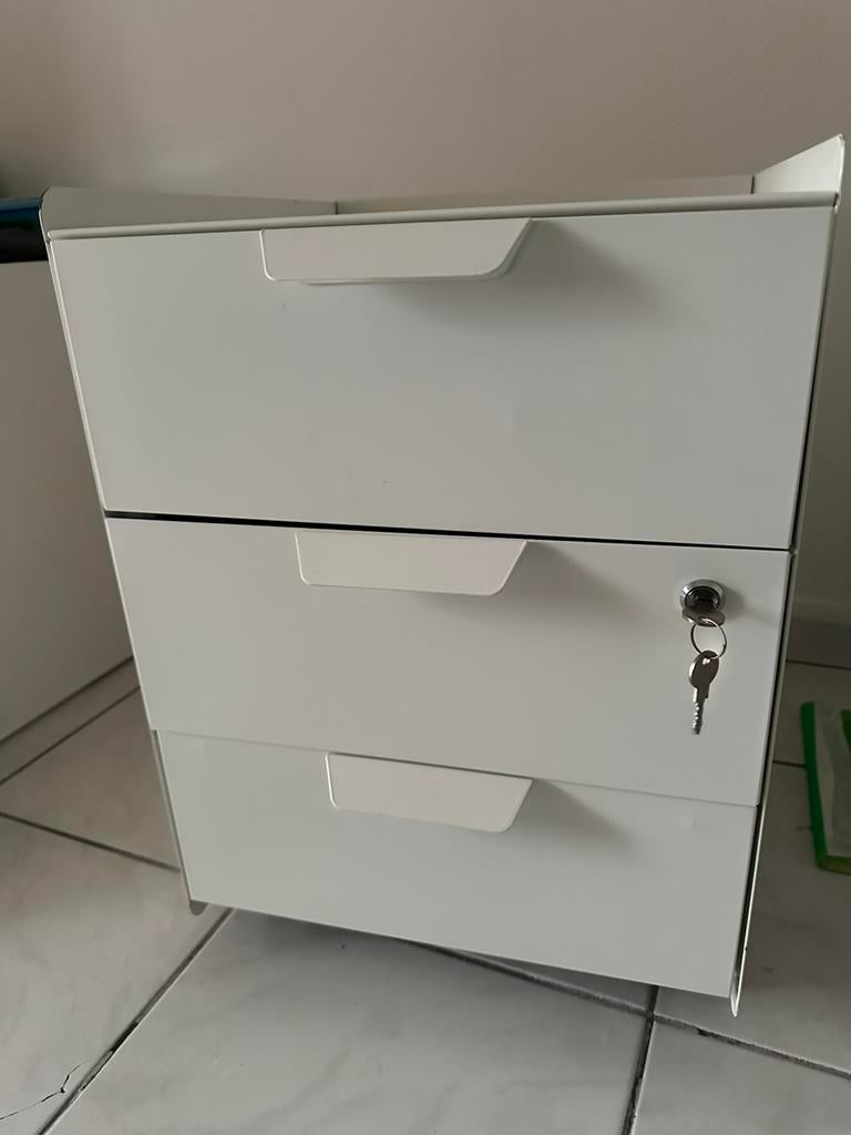 Petite armoire tiroir metal avec clés, Ophalen, Zo goed als nieuw