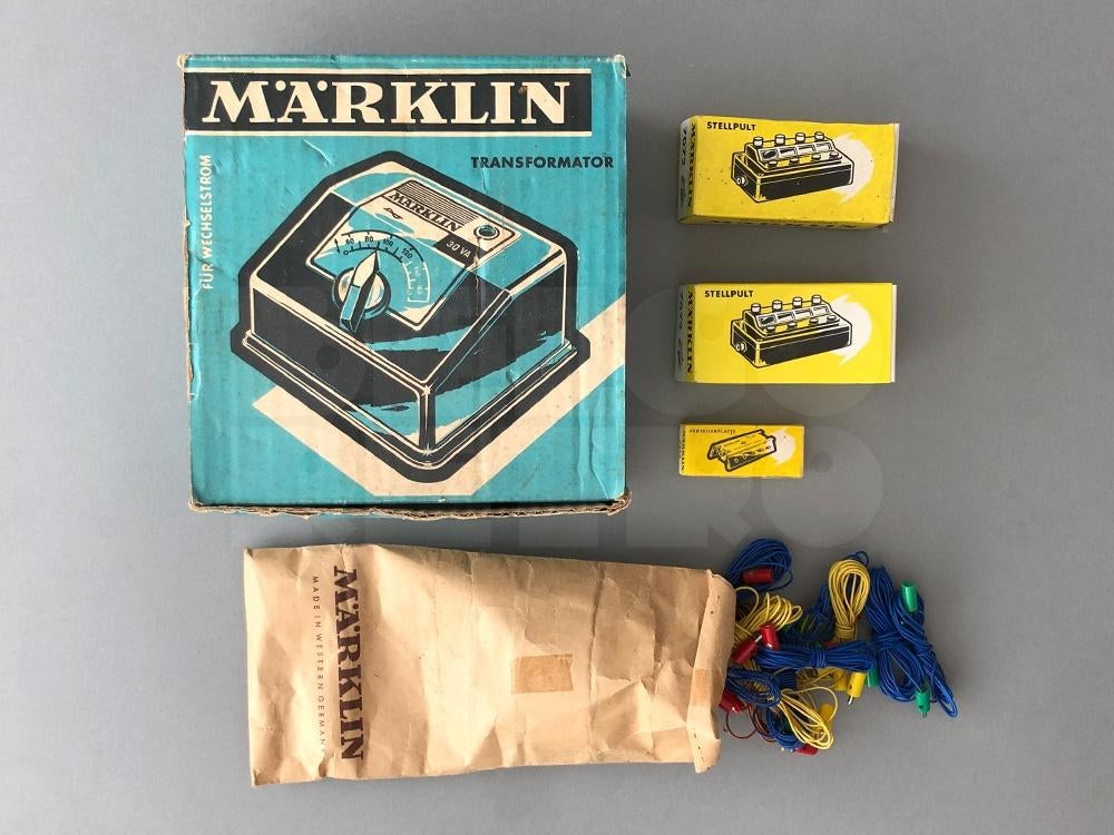 Märklin HO - 6117 transformator + bureaus + kabels, Hobby en Vrije tijd, Modeltreinen | H0, Zo goed als nieuw, Rails, Märklin