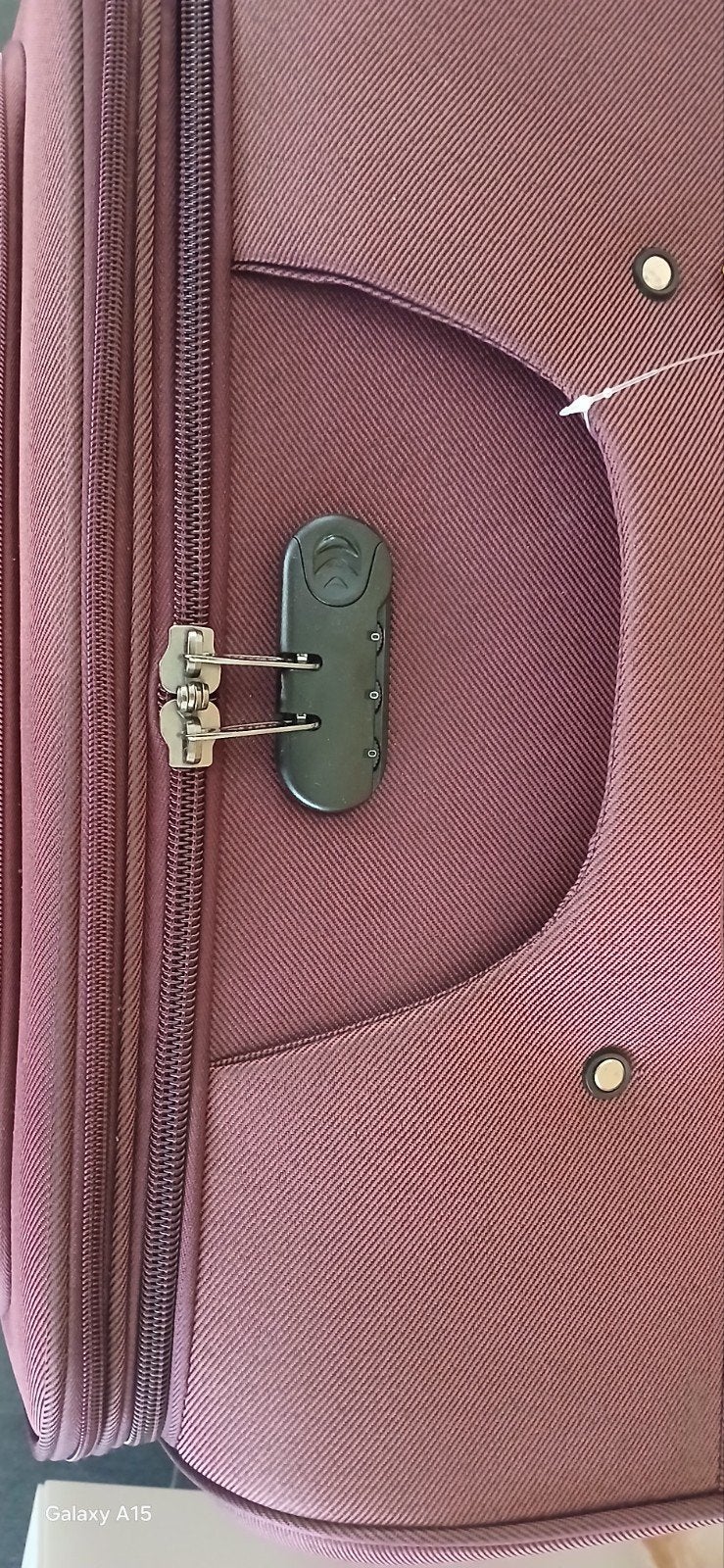 2 nouvelles valises à vendre., Bijoux, Sacs & Beauté, Valises, Enlèvement ou Envoi, Clé