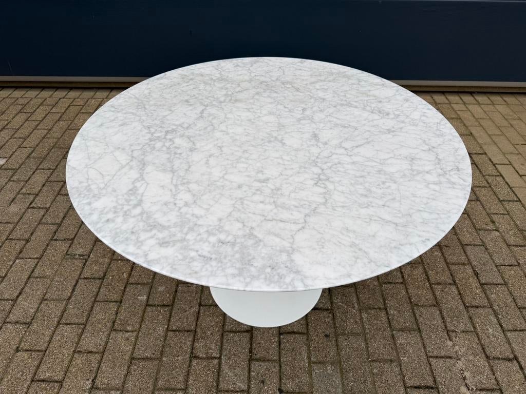 Table ronde Original Knoll Tulip (120/137/152 cm) Carrara, Enlèvement ou Envoi, Vitra togo leolux ligne roset sede cassina b&b italia artifort
