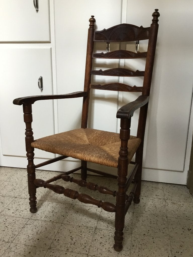 antieke folk art ladder stoel met rieten zit en snijwerk, Ophalen