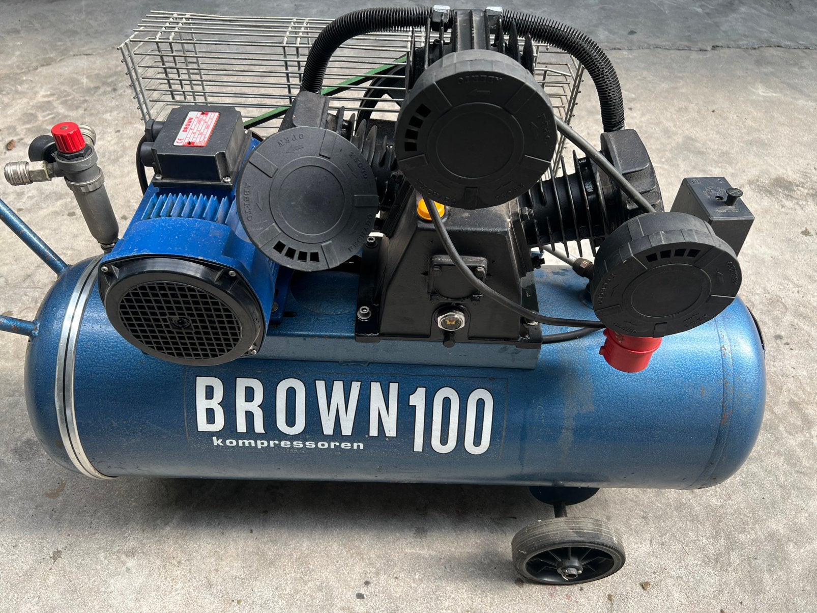 Brown 100 compressor, Doe-het-zelf en Bouw, Ophalen, Zo goed als nieuw