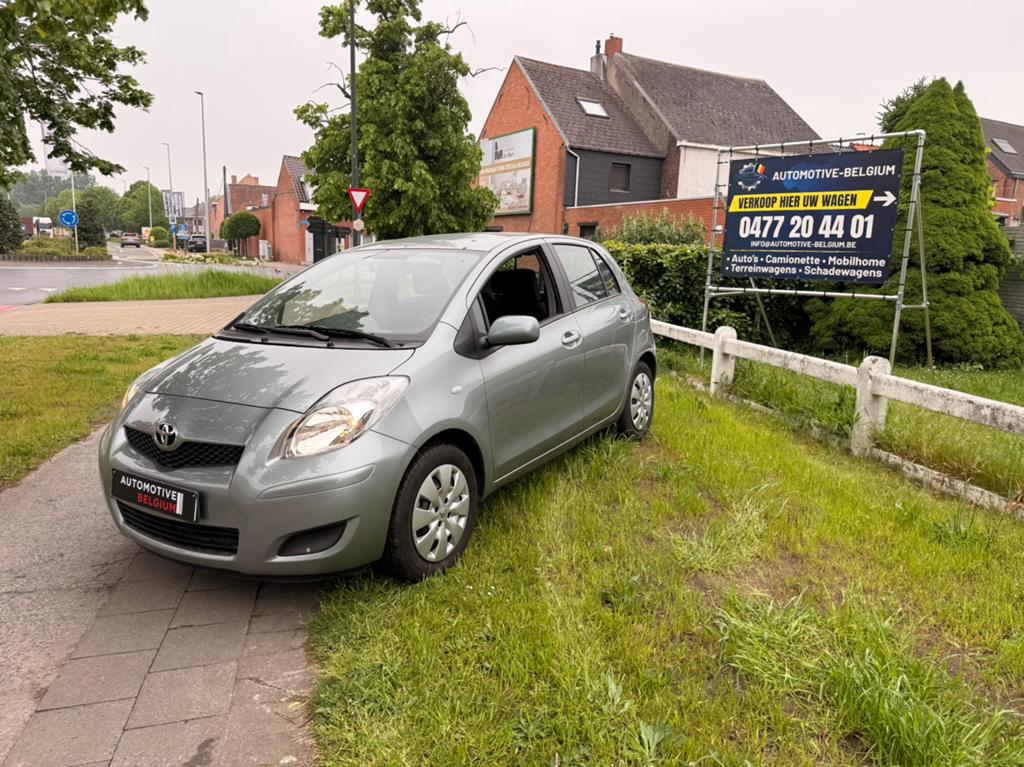 Toyoya Yaris Benzine Auotmaat 07.000km, Autos, Toyota, Argent ou Gris, Achat, Entreprise, 5 portes
