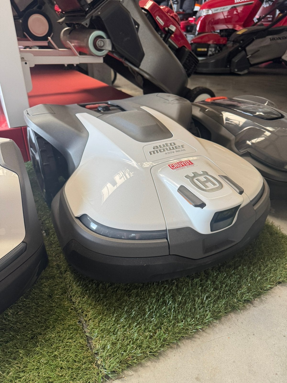 Nieuwe Husqvarna 430 V Nera draadloze robotmaaier, Tuin en Terras, Ophalen, Zo goed als nieuw