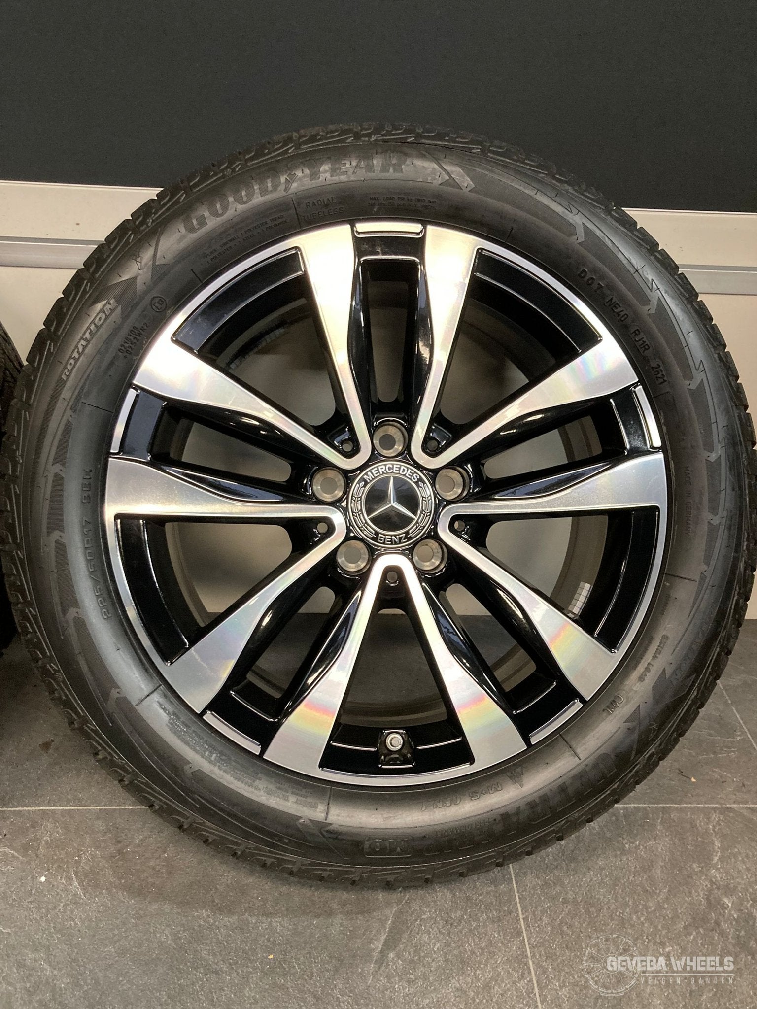 17” originele Mercedes C W206 velgen + winterbanden 5x112, Autos : Pièces & Accessoires, Pneus & Jantes, Pneus et Jantes, Pneus hiver