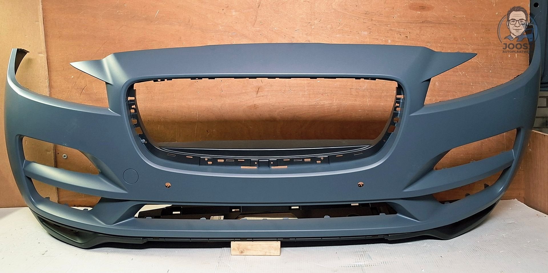 Voorbumper nieuw OEM Jaguar F-Pace X761 2016-2020 T4A5645LML, Neuf, Origine de la pièce connue, -Jaguar Land Rover Ltd, Jaguar