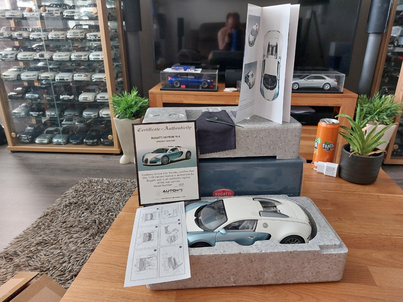 Autoart 70908 1/18 Bugatti EB 16.4 Production Car, Hobby en Vrije tijd, Modelauto's | 1:18, Ophalen of Verzenden, Zo goed als nieuw