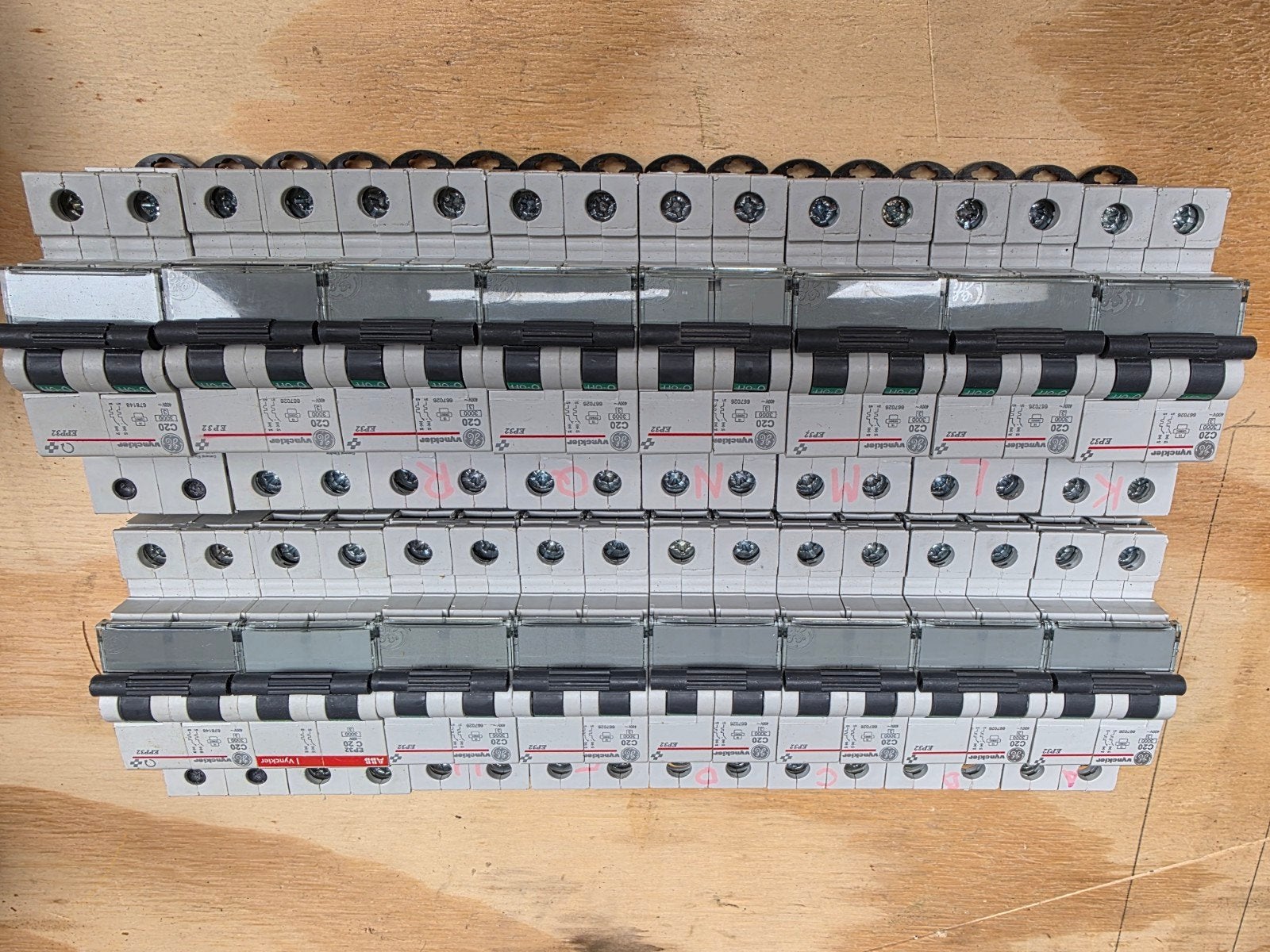 Vynckier/GE installatieautomaten + Diff-o-Jump – 19 stuks, Hobby en Vrije tijd, Ophalen of Verzenden, Gebruikt
