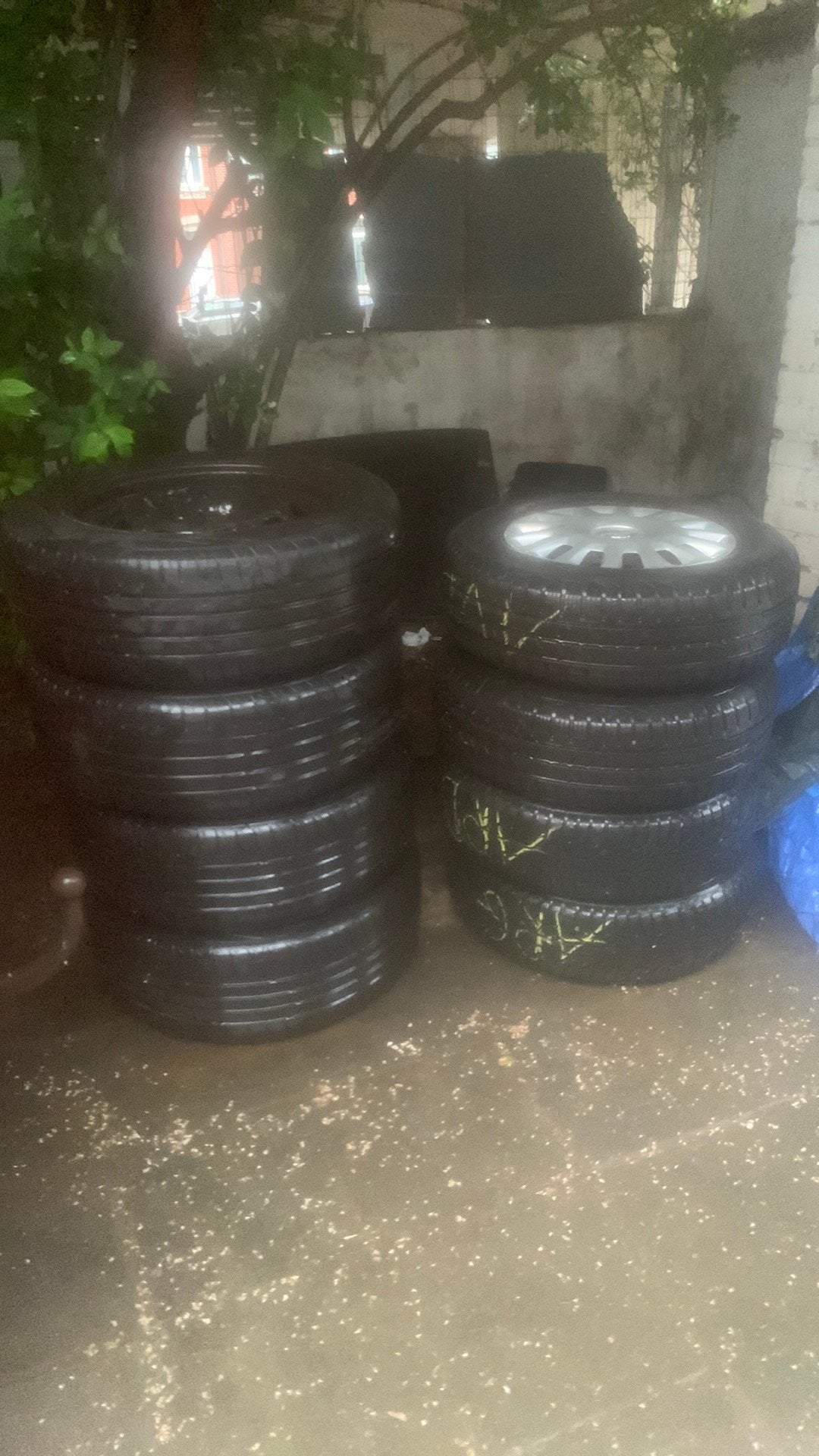 Je vends cest pneus a 20€ la pièce, Autos : Pièces & Accessoires, Enlèvement, Pneu(s)