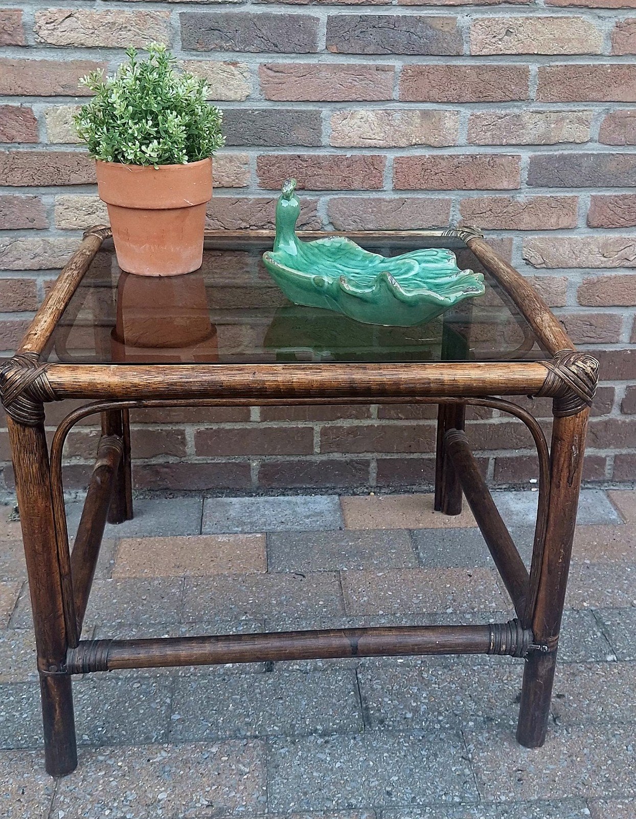 Rotan vintage tafeltje met gerookt glas 70's 🏵, Ophalen, Glas