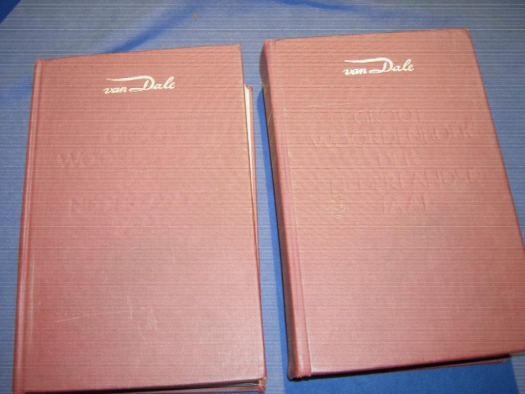 Van Dale Groot Woordenboek (deel 1 en 2,  1976), Gelezen, Van Dale, Ophalen of Verzenden, Van Dale