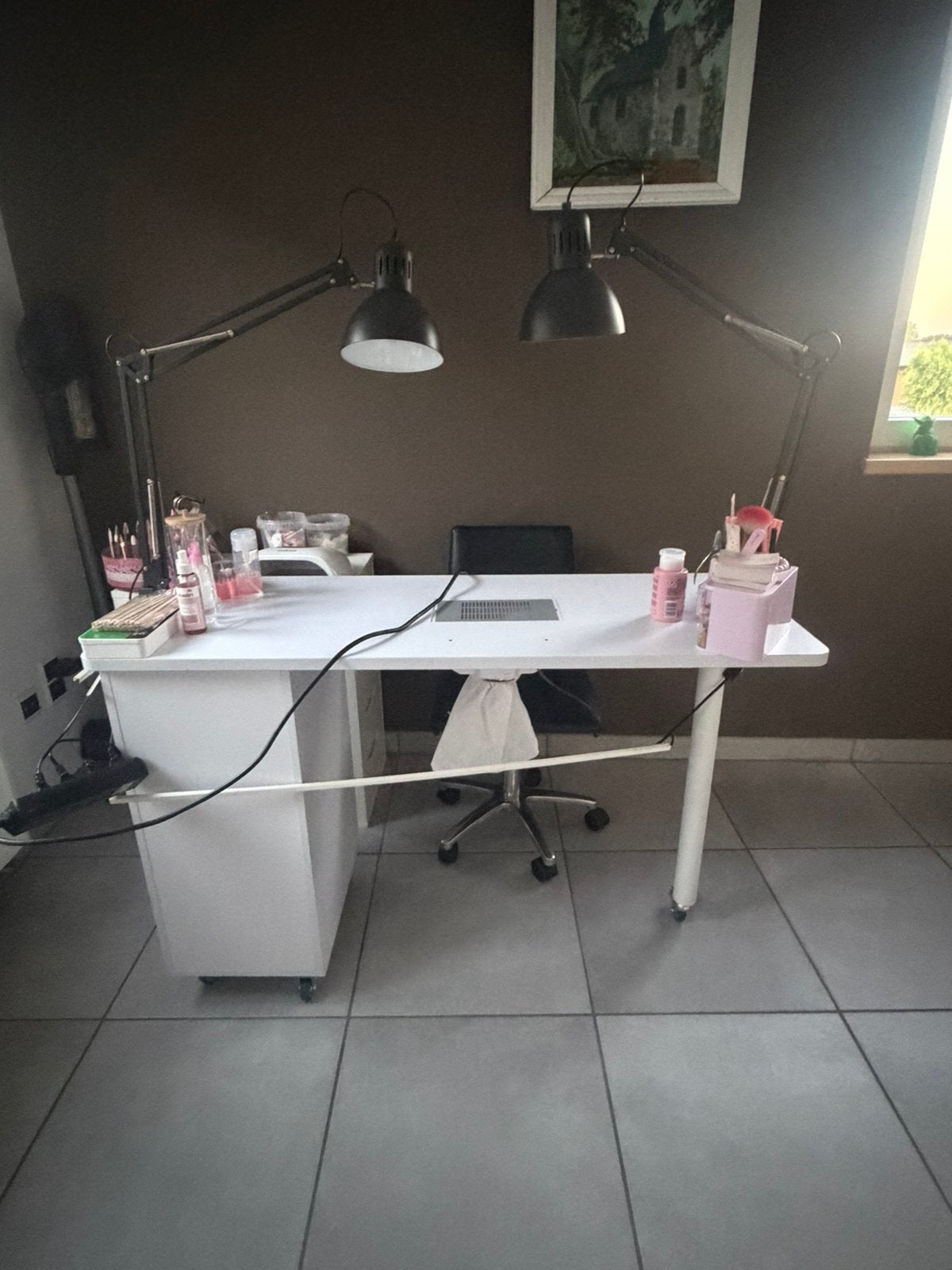 nageltafel met afzuiging, Ophalen, Tafel