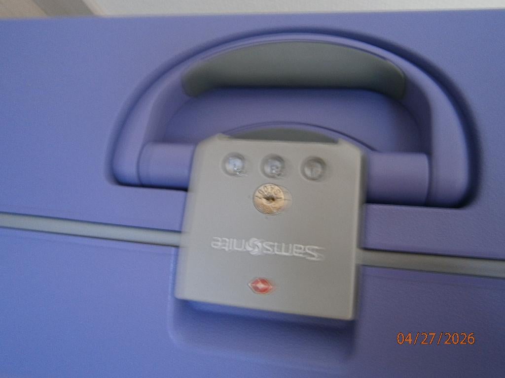 Valise Samsonite mauve 4 roues, Plastique dur, Comme neuf, Enlèvement, 60 à 70 cm
